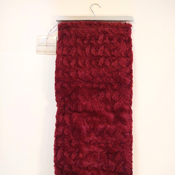 🎁Faux Fur Oversized Throw Blanket - Rumba Red; Style THBR-379H - Picture 2 of 7